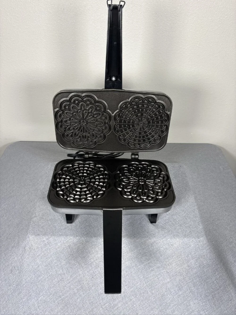 Vitantonio Pizzelle Chef Model 300 Italian Waffle Cookie Maker Iron